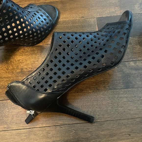 Tahari peep toe - Picture 4 of 6